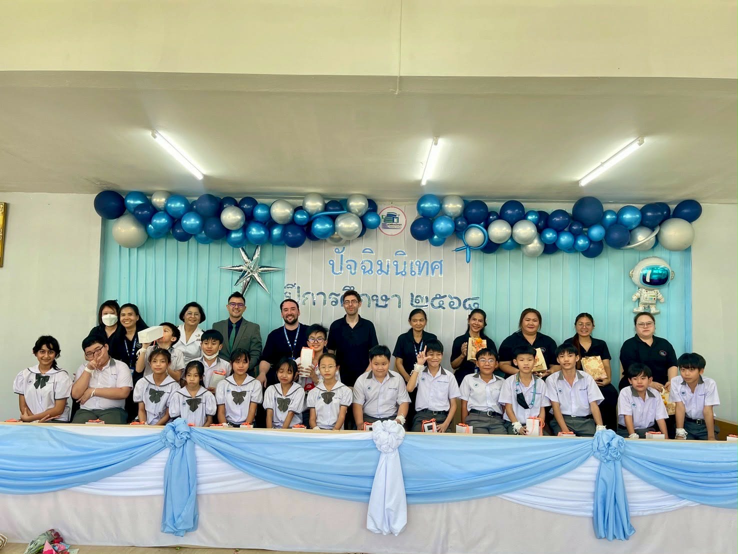 Students learning English in Thailand